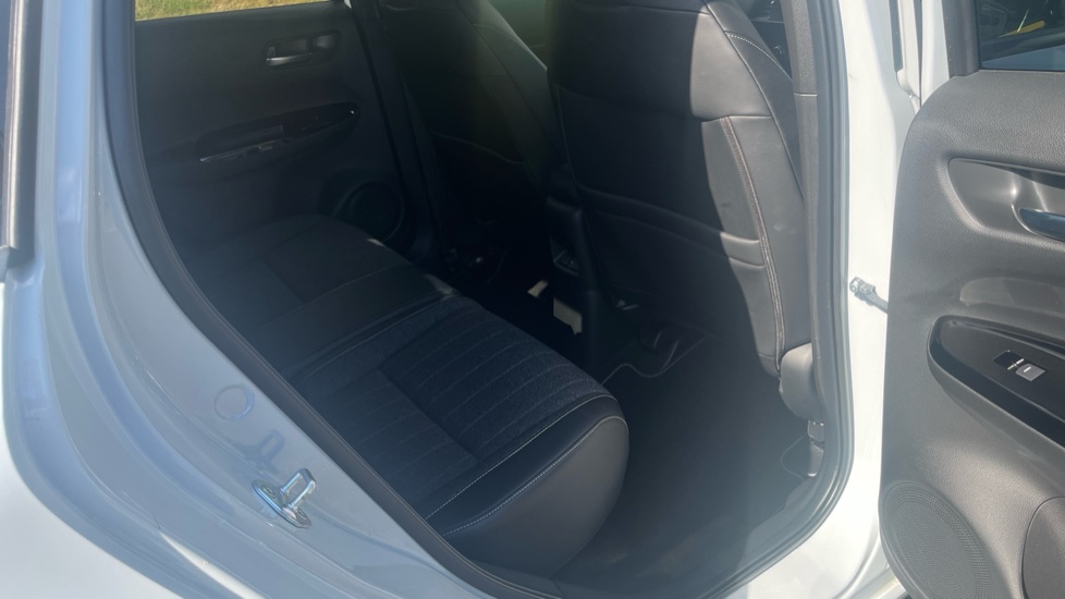 Honda Jazz 1.5 i-MMD Hybrid EX 5dr eCVT Hybrid Hatchback - Image 27