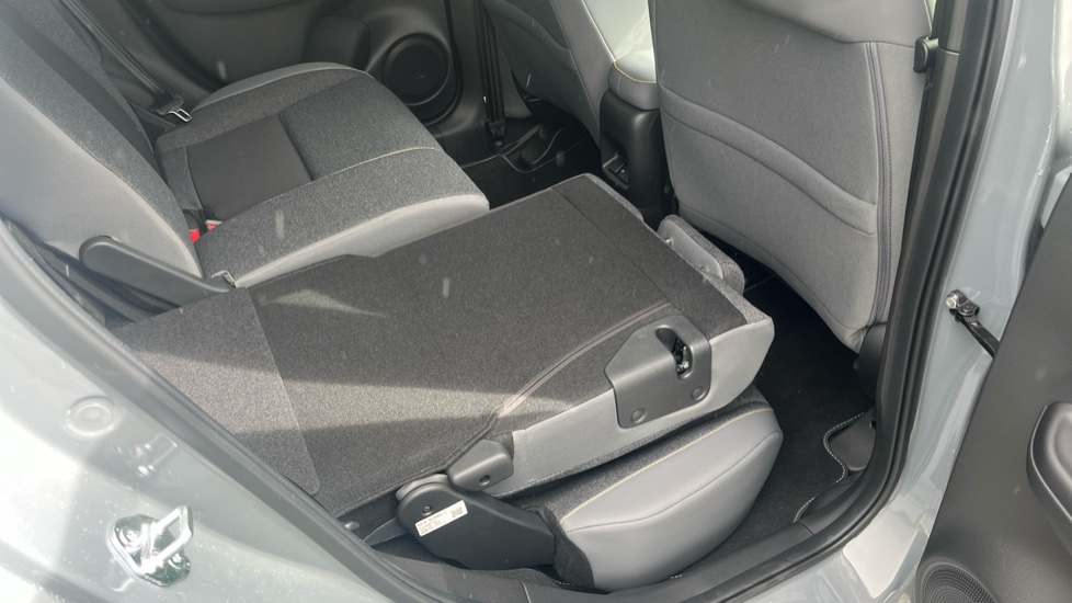 Honda Jazz 1.5 i-MMD Hybrid Advance Sport 5dr eCVT Hybrid Hatchback - Image 31