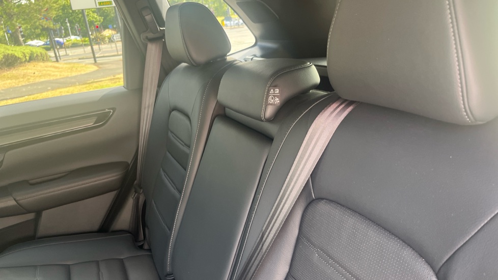Honda CR-V 2.0 ePHEV Advance Tech 5dr eCVT Estate - Image 8
