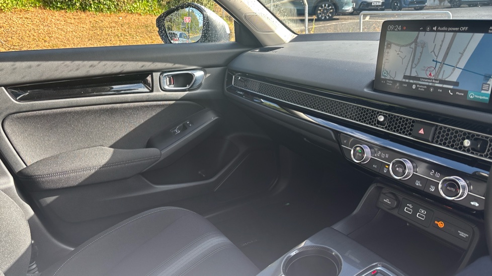 Honda Civic 2.0 eHEV Elegance 5dr CVT Hybrid Hatchback - Image 30