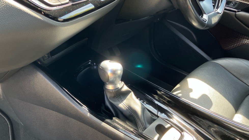 Toyota C-HR 1.8 Hybrid Excel 5dr CVT [Leather] Hybrid Hatchback - Image 13