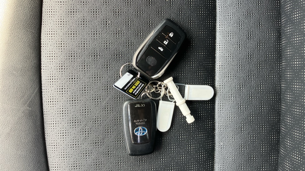 Toyota C-HR 1.8 Hybrid Excel 5dr CVT [Leather] Hybrid Hatchback - Image 20