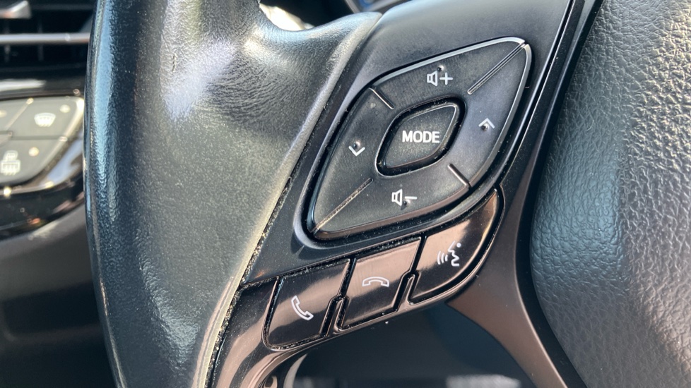 Toyota C-HR 1.8 Hybrid Excel 5dr CVT [Leather] Hybrid Hatchback - Image 22