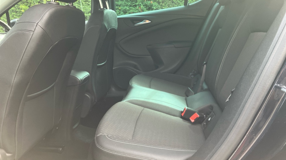 Vauxhall Astra 1.4T 16V 150 Griffin 5dr Auto [Start Stop] Petrol Hatchback - Image 16