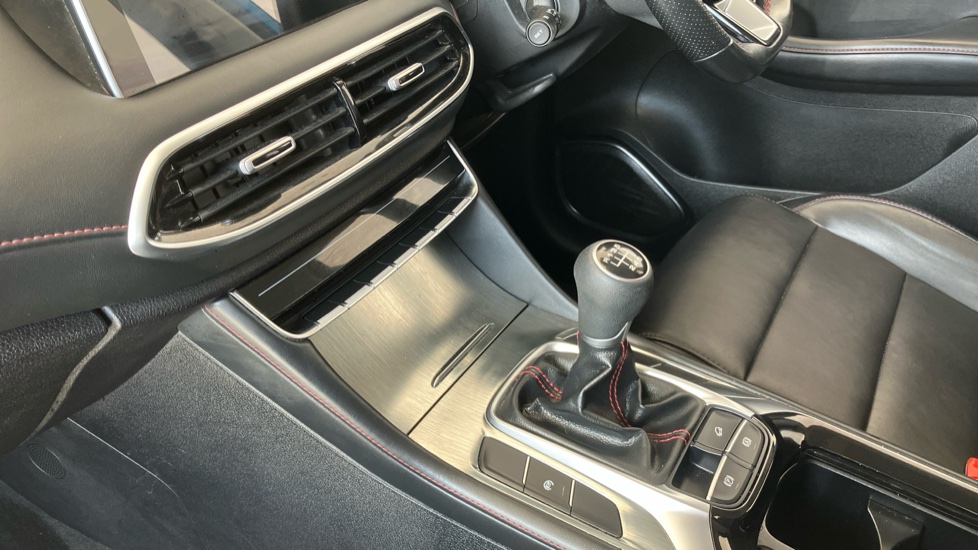 MG HS 1.5 T-GDI Excite 5dr Petrol Hatchback - Image 13