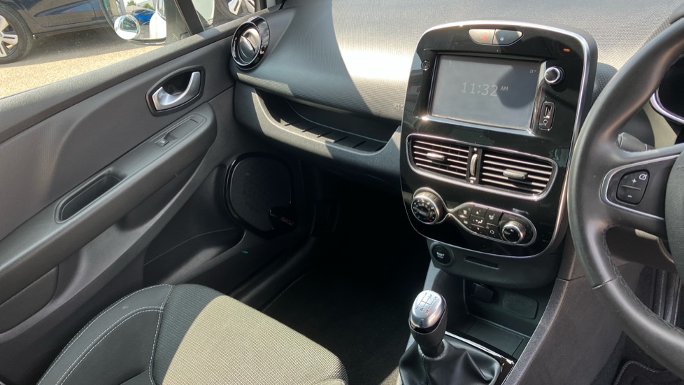 Renault Clio 0.9 TCE 90 Iconic 5dr Petrol Hatchback - Image 14