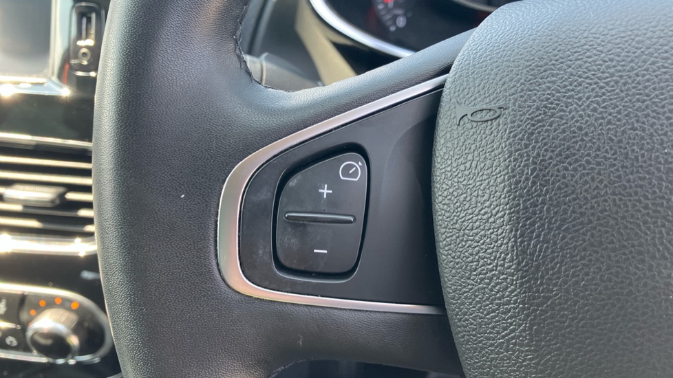 Renault Clio 0.9 TCE 90 Iconic 5dr Petrol Hatchback - Image 22