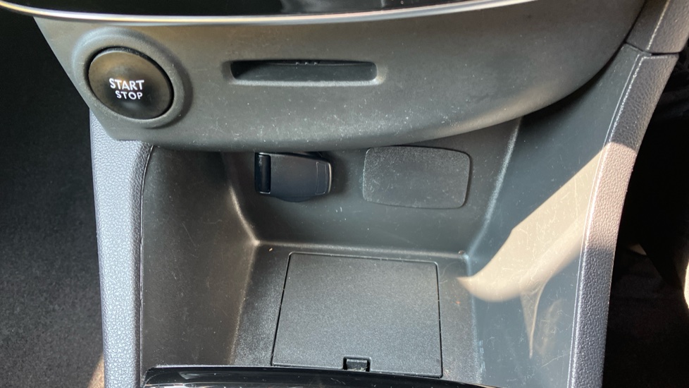 Renault Clio 0.9 TCE 90 Iconic 5dr Petrol Hatchback - Image 23