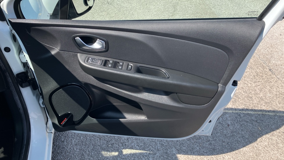 Renault Clio 0.9 TCE 90 Iconic 5dr Petrol Hatchback - Image 29