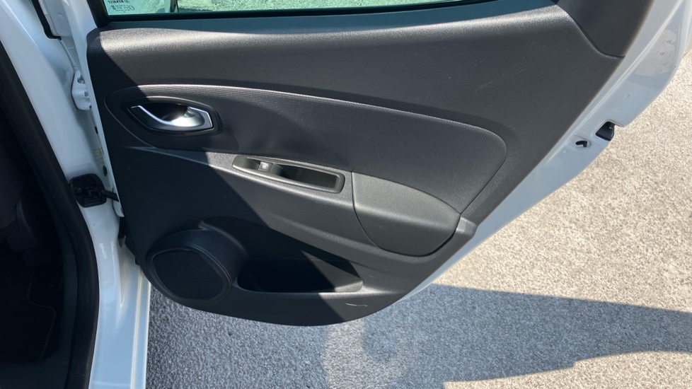 Renault Clio 0.9 TCE 90 Iconic 5dr Petrol Hatchback - Image 30