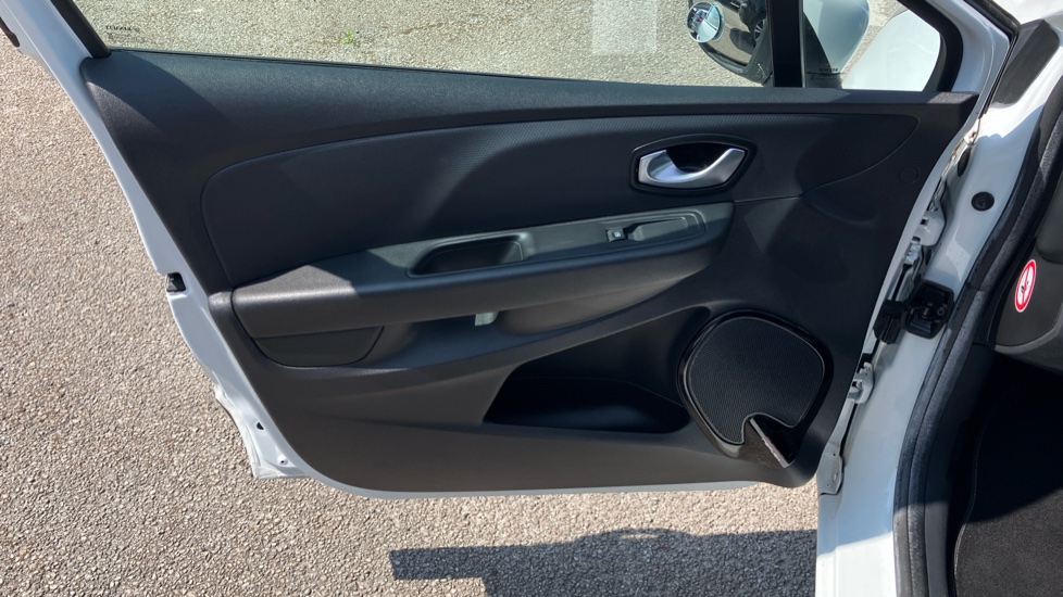 Renault Clio 0.9 TCE 90 Iconic 5dr Petrol Hatchback - Image 32