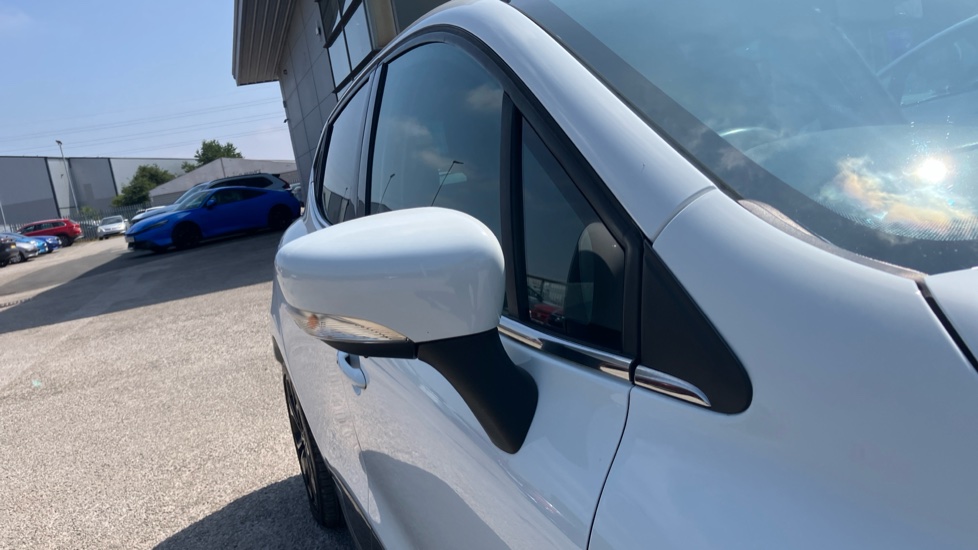 Renault Clio 0.9 TCE 90 Iconic 5dr Petrol Hatchback - Image 39