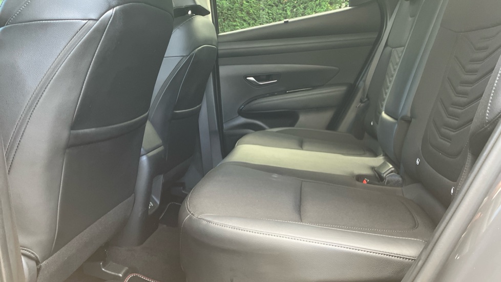Hyundai TUCSON 1.6T Hybrid Premium 5dr Auto Hybrid Estate - Image 16