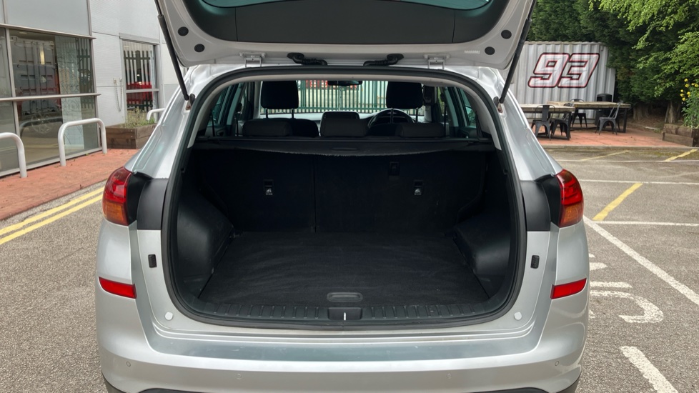 Hyundai TUCSON 1.6 GDi SE Nav 5dr 2WD Petrol Estate - Image 4