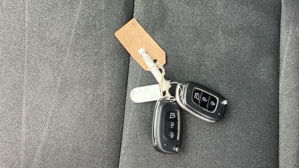 Hyundai TUCSON 1.6 GDi SE Nav 5dr 2WD Petrol Estate - Image 20