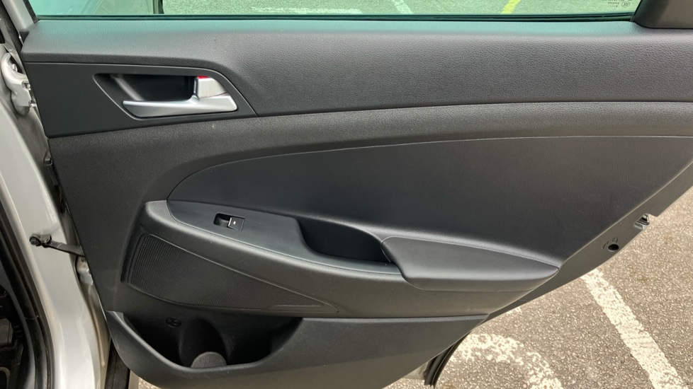 Hyundai TUCSON 1.6 GDi SE Nav 5dr 2WD Petrol Estate - Image 29