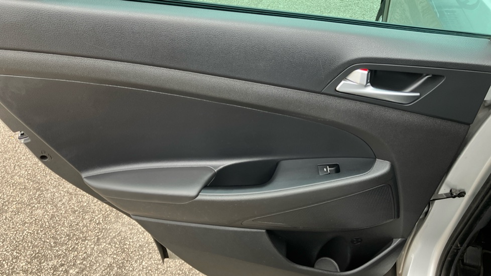 Hyundai TUCSON 1.6 GDi SE Nav 5dr 2WD Petrol Estate - Image 30