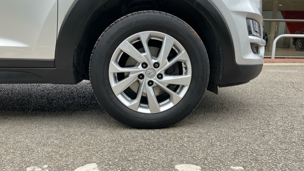 Hyundai TUCSON 1.6 GDi SE Nav 5dr 2WD Petrol Estate - Image 36
