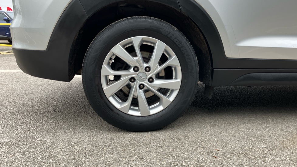 Hyundai TUCSON 1.6 GDi SE Nav 5dr 2WD Petrol Estate - Image 37