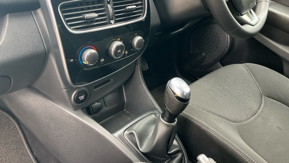 Renault Clio 1.2 16V Play 5dr Petrol Hatchback - Image 13