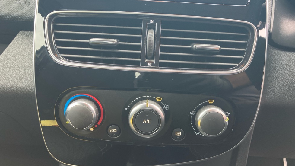 Renault Clio 1.2 16V Play 5dr Petrol Hatchback - Image 24