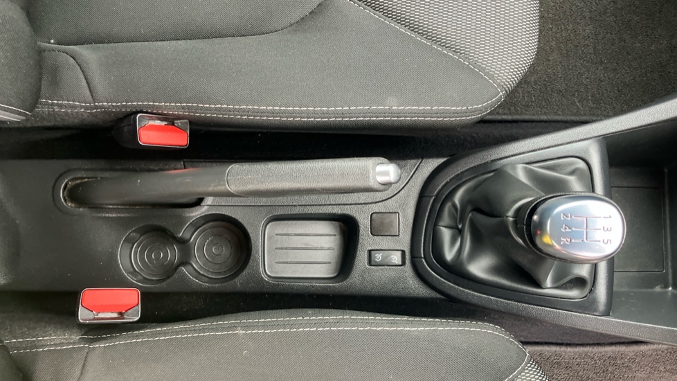 Renault Clio 1.2 16V Play 5dr Petrol Hatchback - Image 25