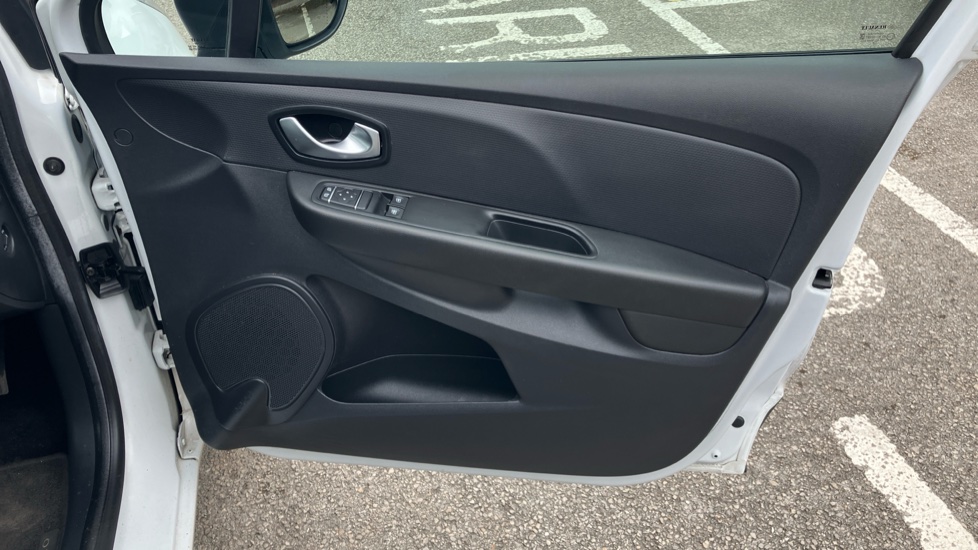 Renault Clio 1.2 16V Play 5dr Petrol Hatchback - Image 27