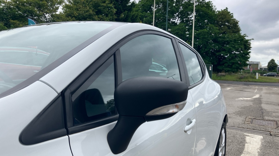 Renault Clio 1.2 16V Play 5dr Petrol Hatchback - Image 31