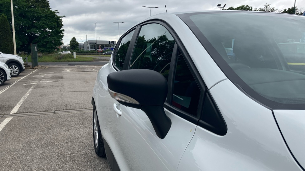 Renault Clio 1.2 16V Play 5dr Petrol Hatchback - Image 32