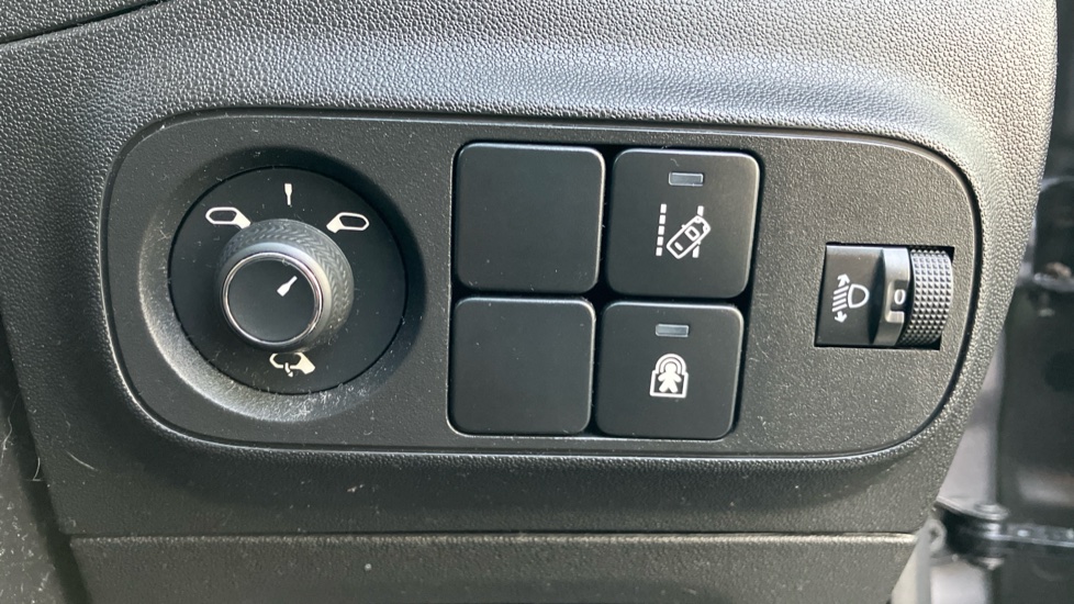 Citroen C3 1.2 PureTech 83 Feel 5dr Petrol Hatchback - Image 27