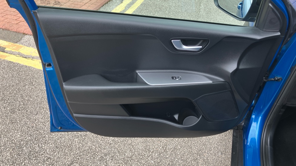 Kia Stonic 1.0T GDi 48V GT-Line 5dr Petrol Estate - Image 32