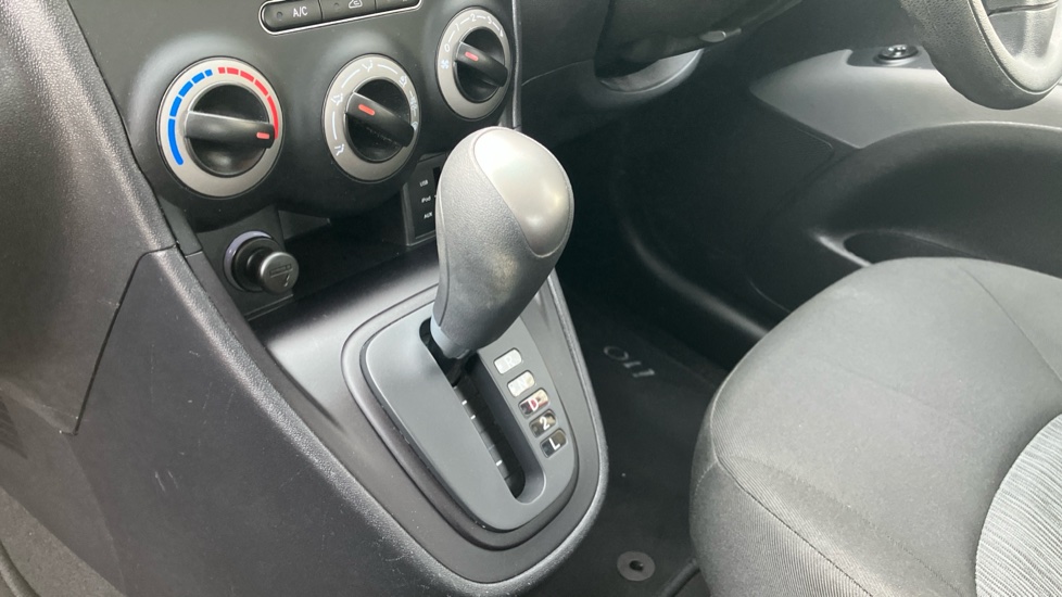 Hyundai i10 1.2 Active 5dr Auto Petrol Hatchback - Image 13