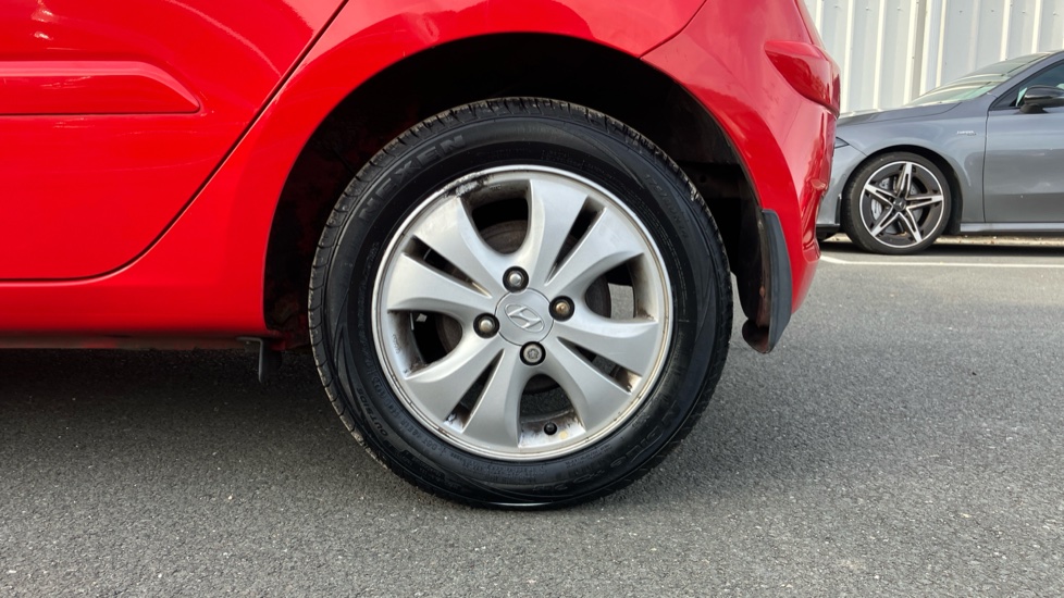 Hyundai i10 1.2 Active 5dr Auto Petrol Hatchback - Image 37