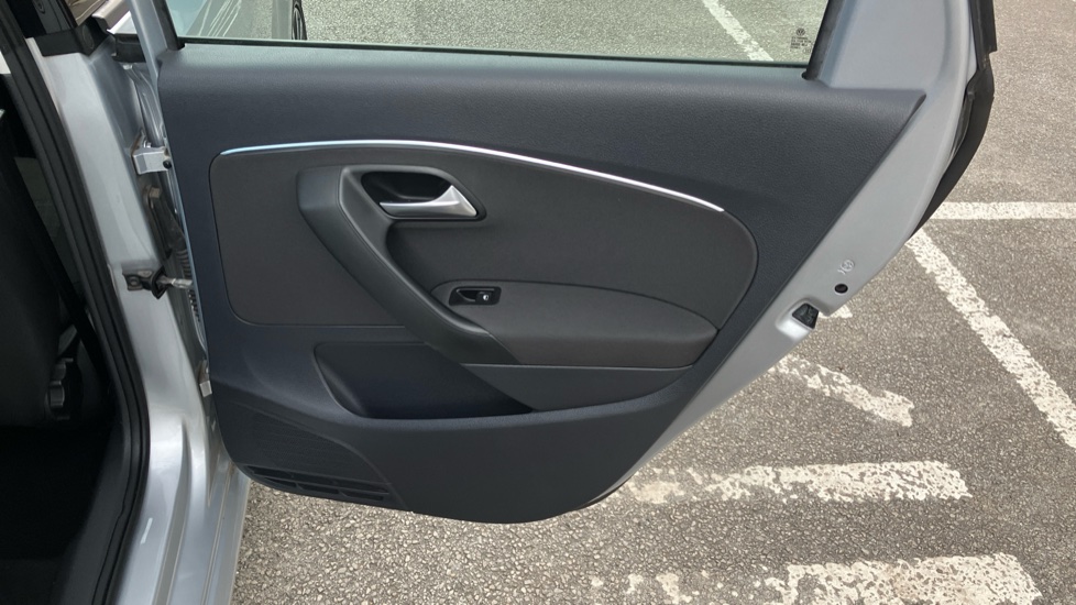 Volkswagen Polo 1.2 TSI SE 5dr Petrol Hatchback - Image 30
