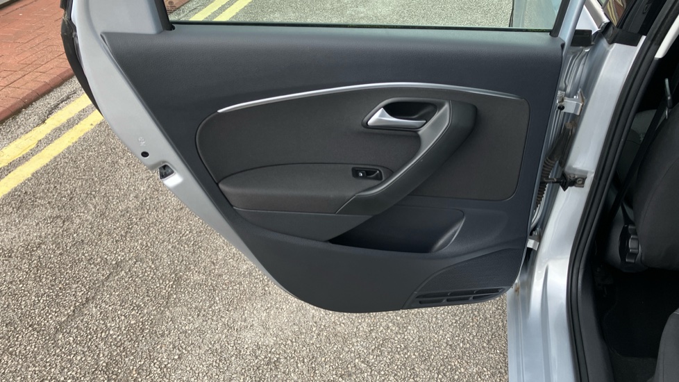 Volkswagen Polo 1.2 TSI SE 5dr Petrol Hatchback - Image 31