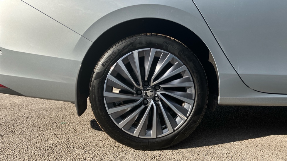Skoda Superb 2.0 TDI 193 Laurin + Klement 4X4 5dr DSG Diesel Hatchback - Image 7