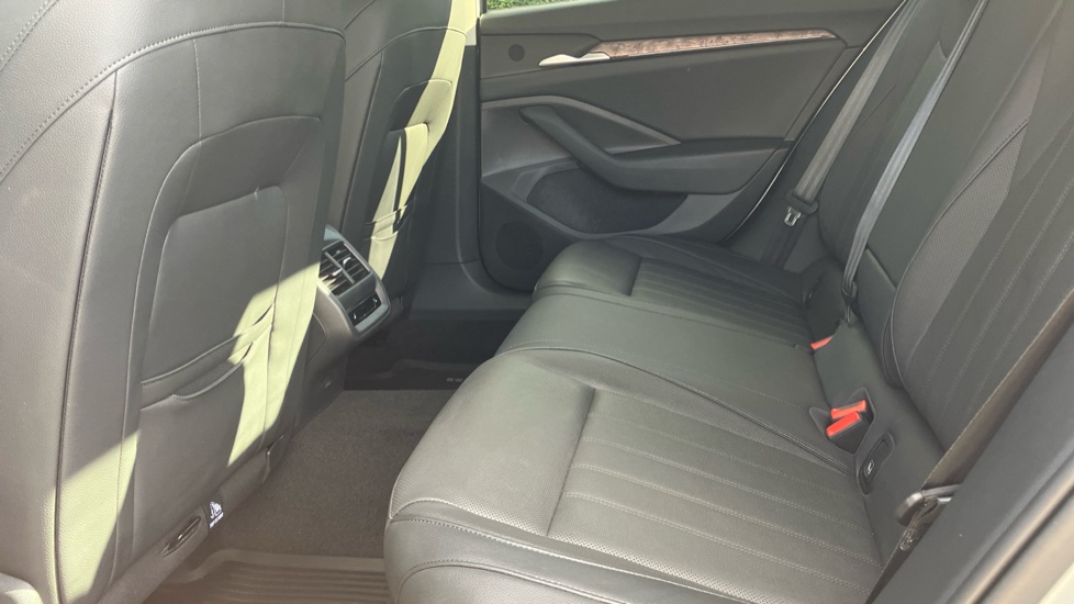 Skoda Superb 2.0 TDI 193 Laurin + Klement 4X4 5dr DSG Diesel Hatchback - Image 16
