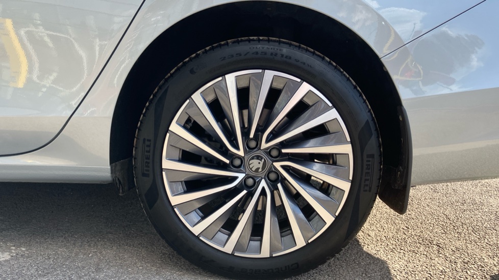 Skoda Superb 2.0 TDI 193 Laurin + Klement 4X4 5dr DSG Diesel Hatchback - Image 39