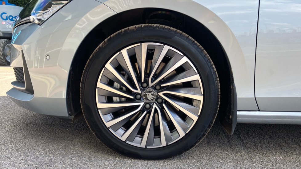 Skoda Superb 2.0 TDI 193 Laurin + Klement 4X4 5dr DSG Diesel Hatchback - Image 40