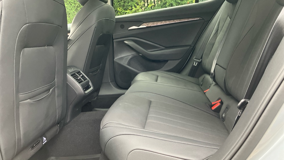 Skoda Superb 2.0 TDI 193 Laurin + Klement 4X4 5dr DSG Diesel Hatchback - Image 16