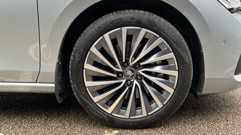 Skoda Superb 2.0 TDI 193 Laurin + Klement 4X4 5dr DSG Diesel Hatchback - Image 42