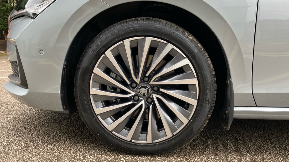 Skoda Superb 2.0 TDI 193 Laurin + Klement 4X4 5dr DSG Diesel Hatchback - Image 45