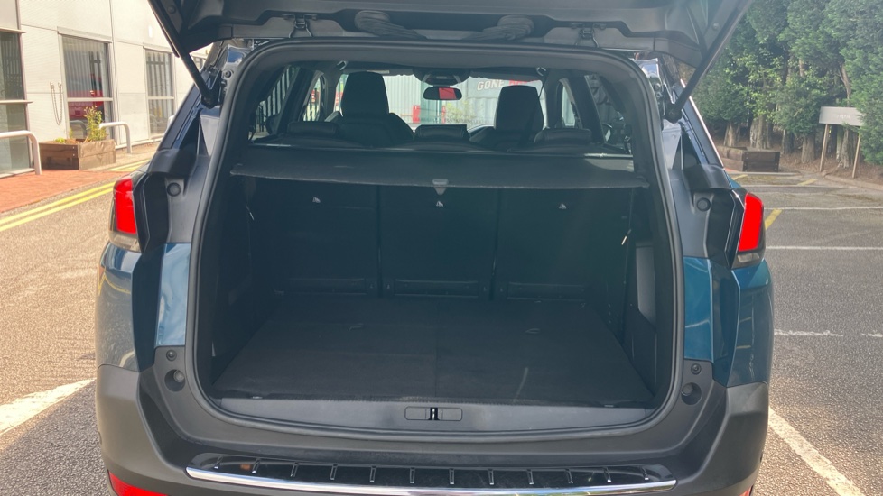 Peugeot 5008 1.2 PureTech Allure Premium+ 5dr EAT8 Petrol Estate - Image 4
