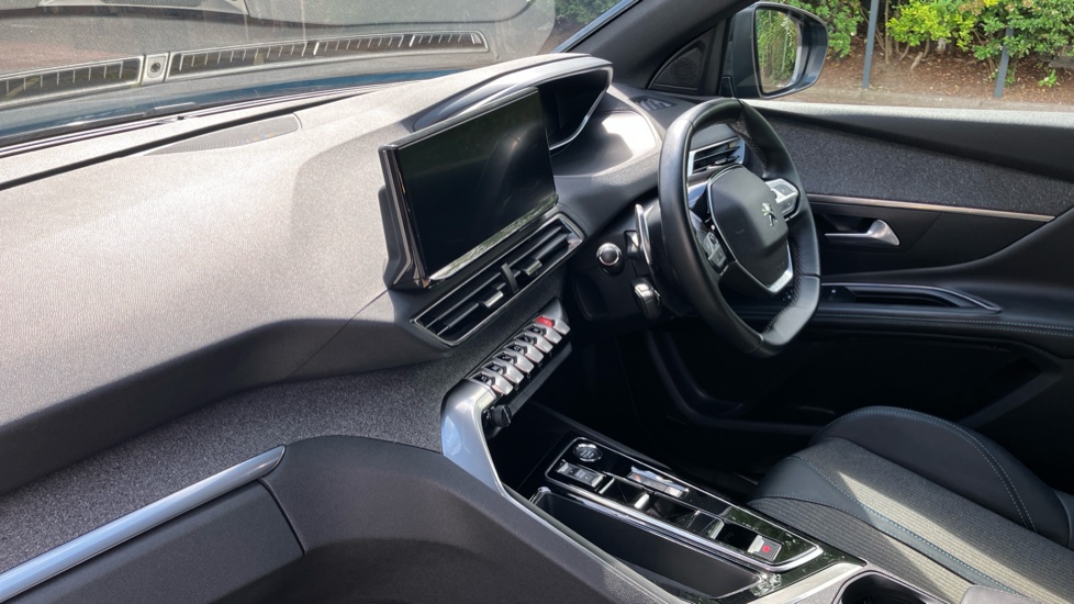 Peugeot 5008 1.2 PureTech Allure Premium+ 5dr EAT8 Petrol Estate - Image 9