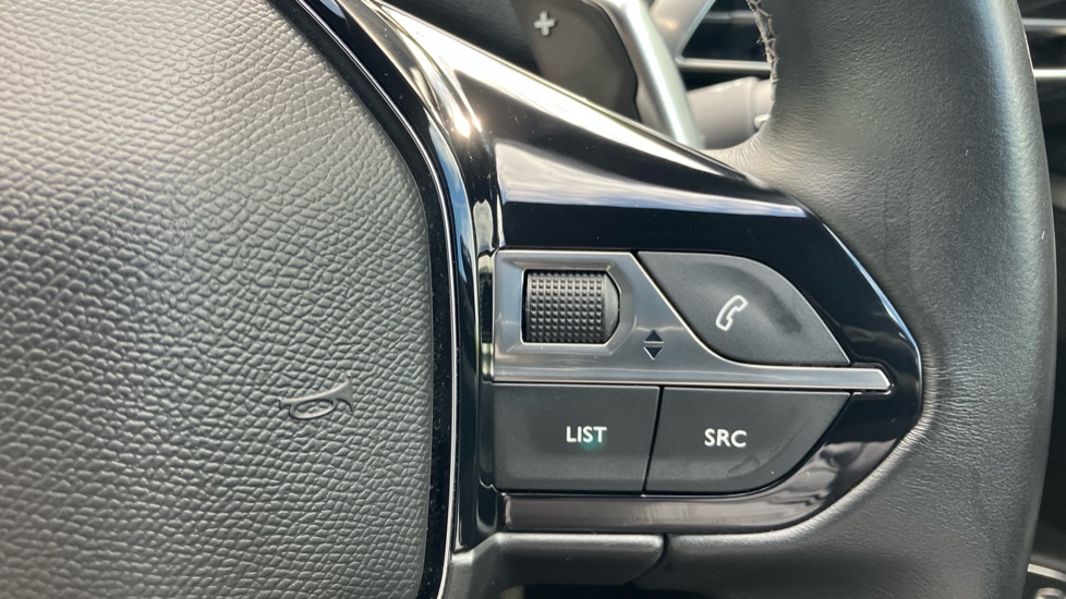 Peugeot 5008 1.2 PureTech Allure Premium+ 5dr EAT8 Petrol Estate - Image 21