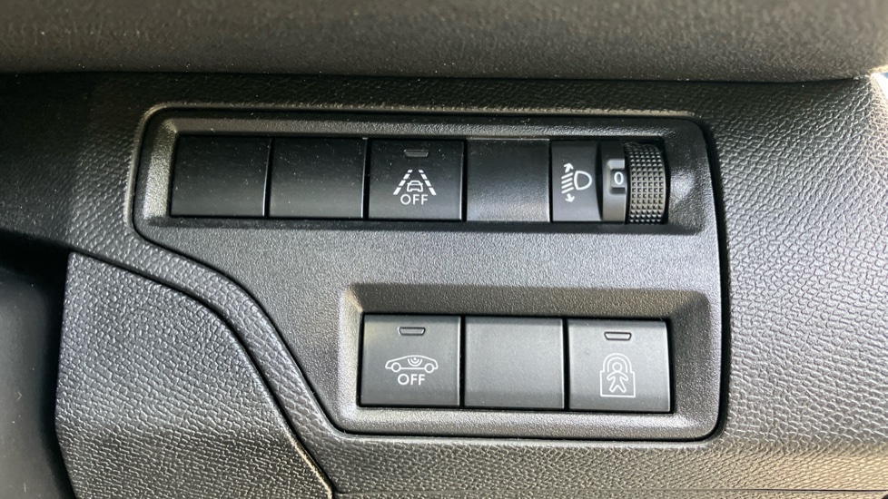 Peugeot 5008 1.2 PureTech Allure Premium+ 5dr EAT8 Petrol Estate - Image 23