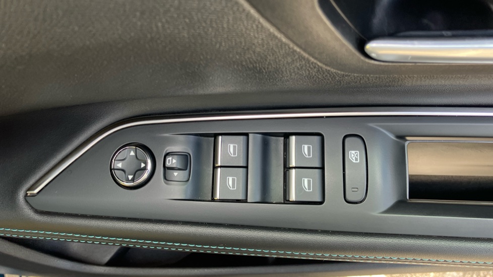 Peugeot 5008 1.2 PureTech Allure Premium+ 5dr EAT8 Petrol Estate - Image 26