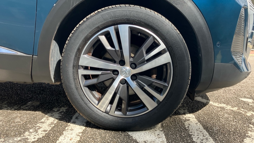 Peugeot 5008 1.2 PureTech Allure Premium+ 5dr EAT8 Petrol Estate - Image 33