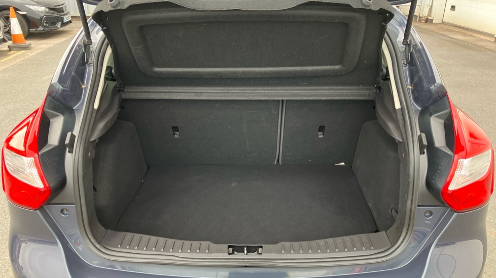 Ford Focus 1.0 125 EcoBoost Zetec 5dr Petrol Hatchback - Image 4