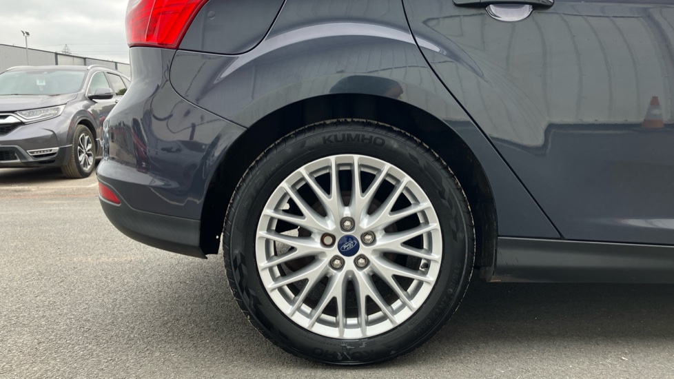 Ford Focus 1.0 125 EcoBoost Zetec 5dr Petrol Hatchback - Image 7